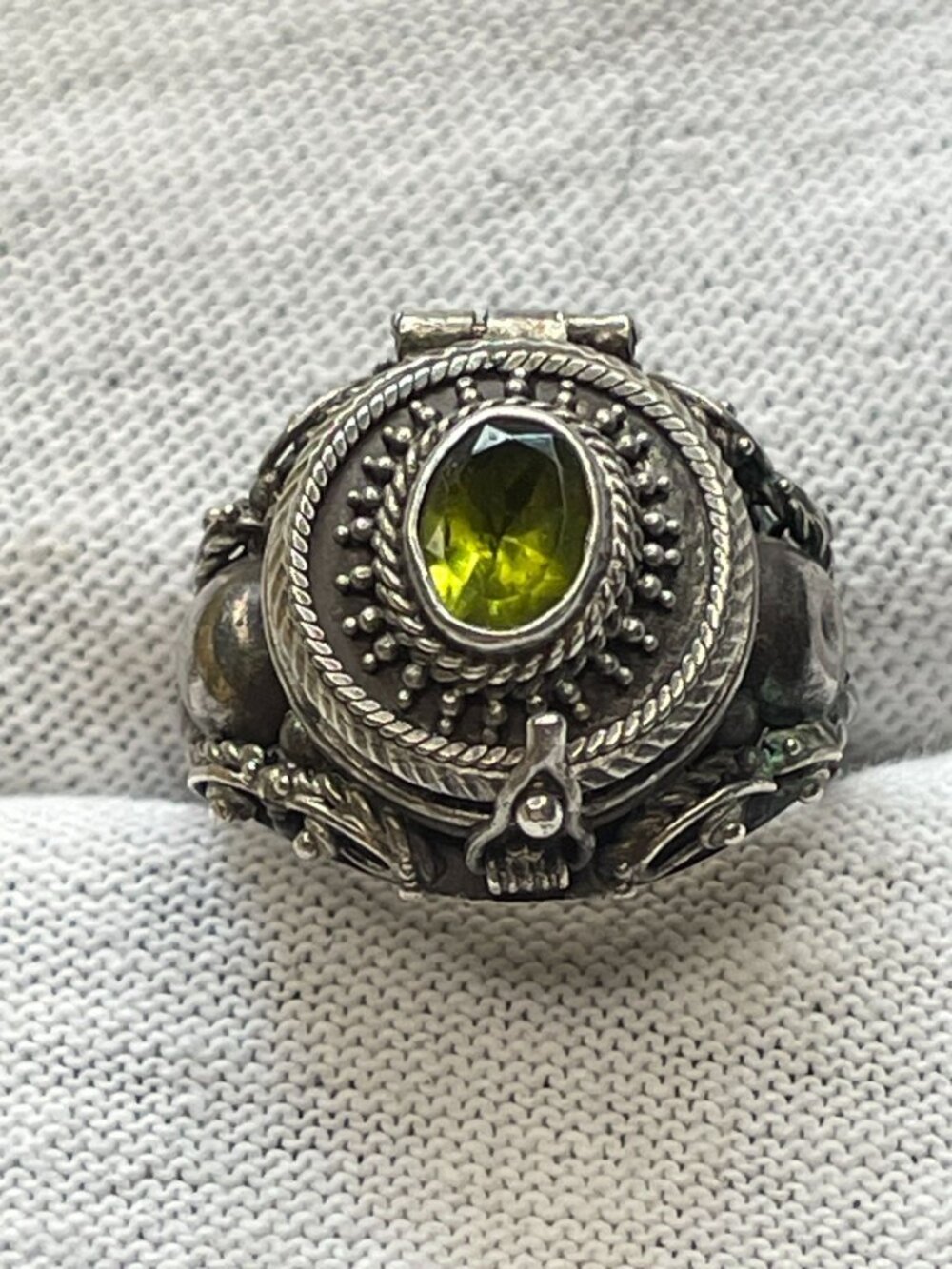 Vintage SUATA Bali Sterling Silver Peridot Poison Ring Size 5 Dual Stamped 18K 9